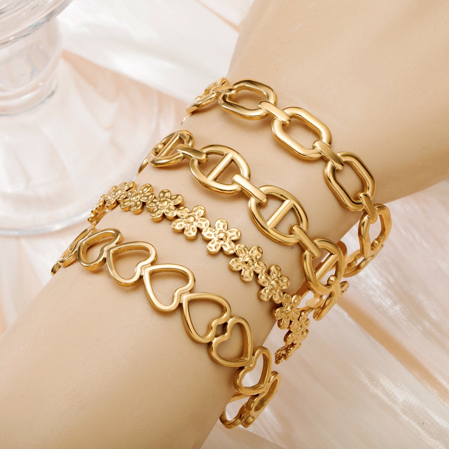 Heart Flower Armband – Edelstahl vergoldet